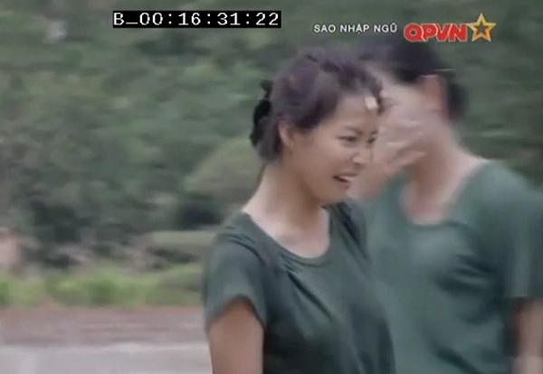 Chặt vỡ ngói bằng tay không, Hương Giang Idol múa ballet ăn mừng trong quân ngũ-5