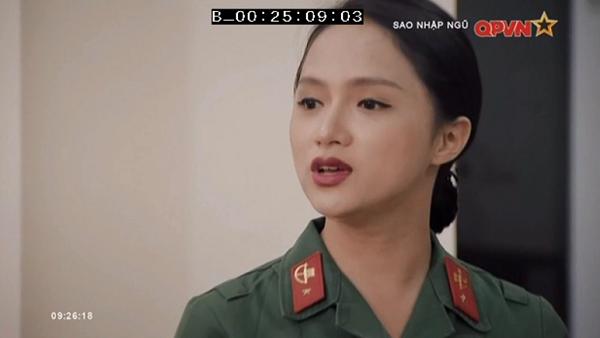 Chặt vỡ ngói bằng tay không, Hương Giang Idol múa ballet ăn mừng trong quân ngũ-9