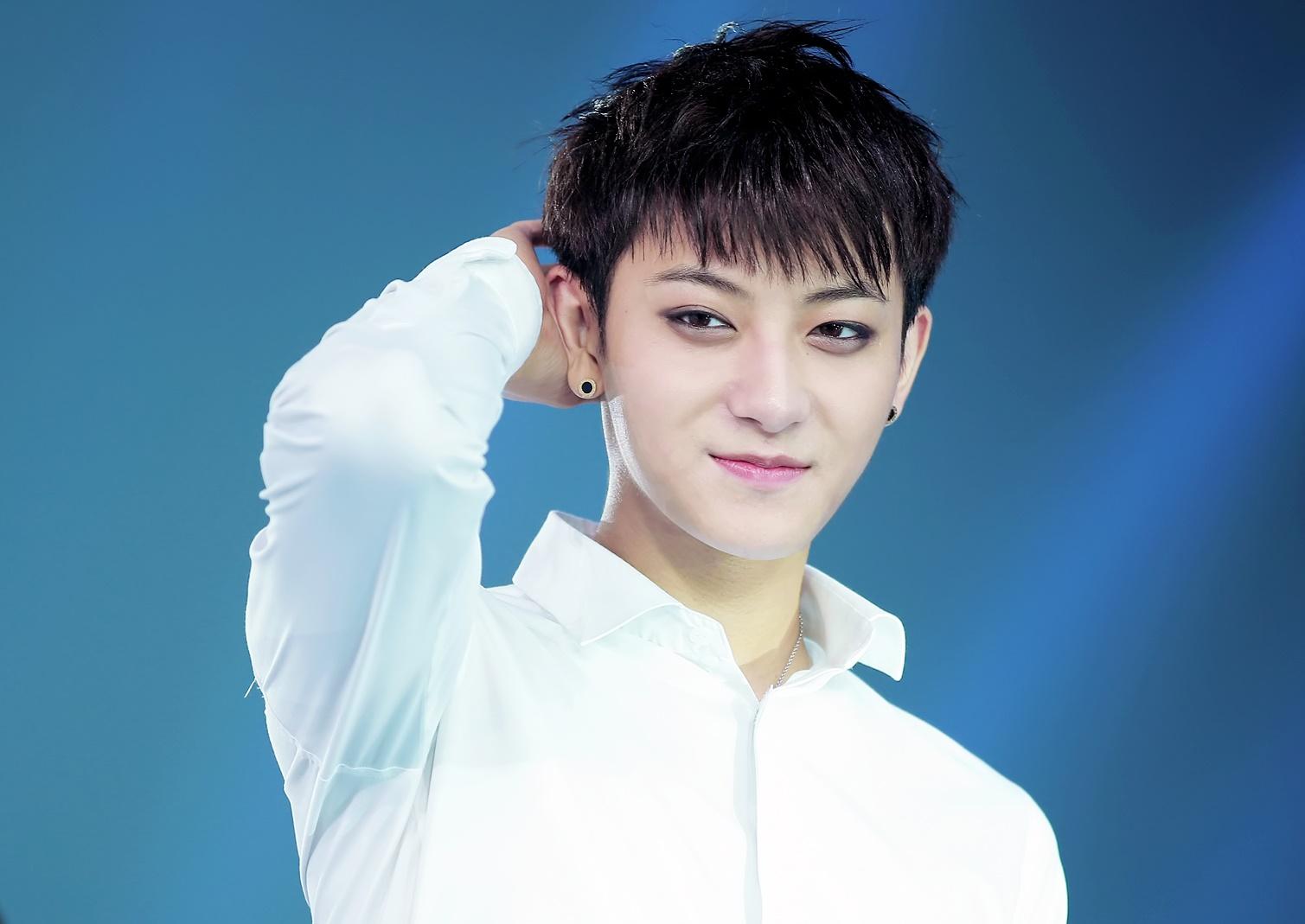 Sao Hàn 28/10: Mẹ Kim Tan U50 khoe ngực đầy, đọ sắc cùng Hoa hậu Hàn Quốc-4