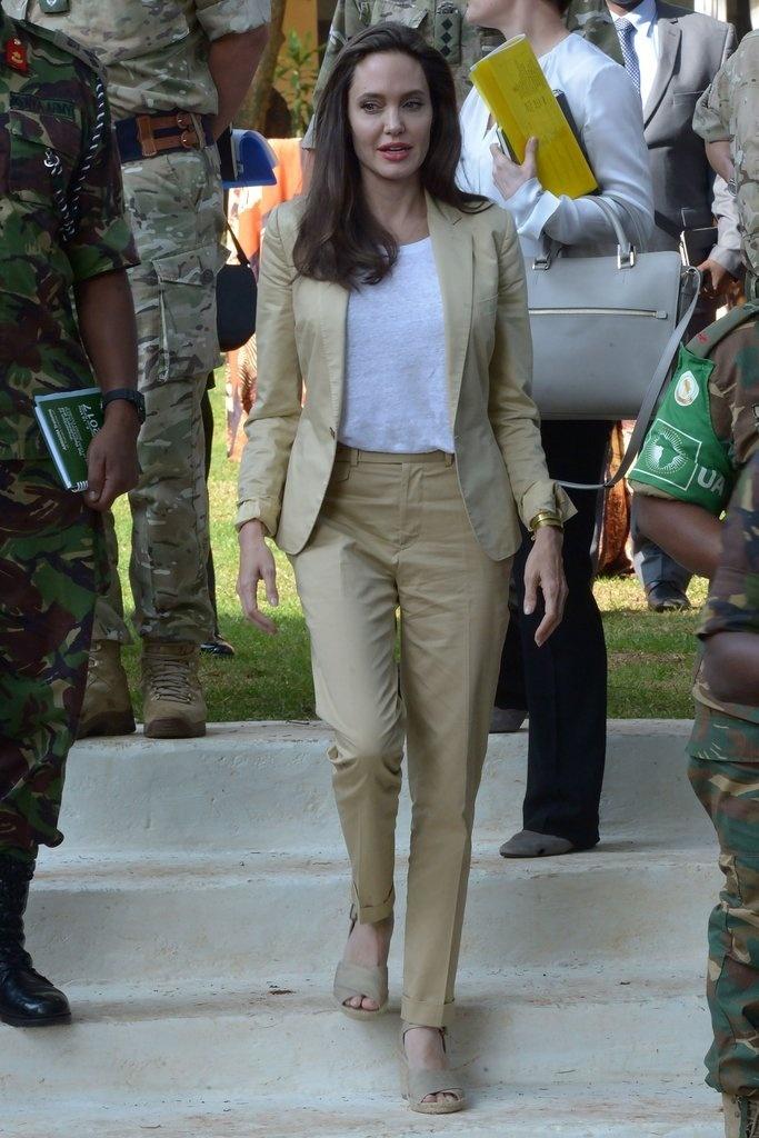 Muốn mặc đẹp như Angelina Jolie, hãy ghi nhớ những bí quyết sau-3