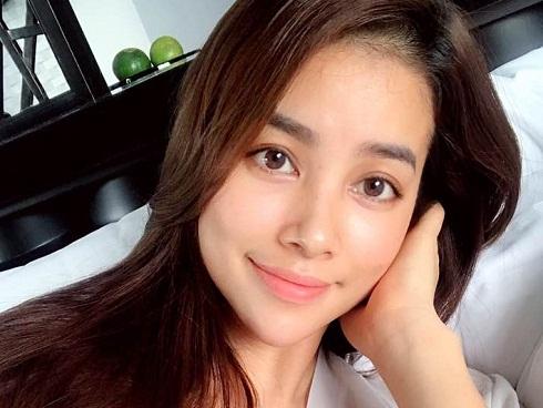 Tin sao Việt 29/10: Linh Chi tự quay clip khoe 3 vòng lả lơi giữa hồ bơi-13