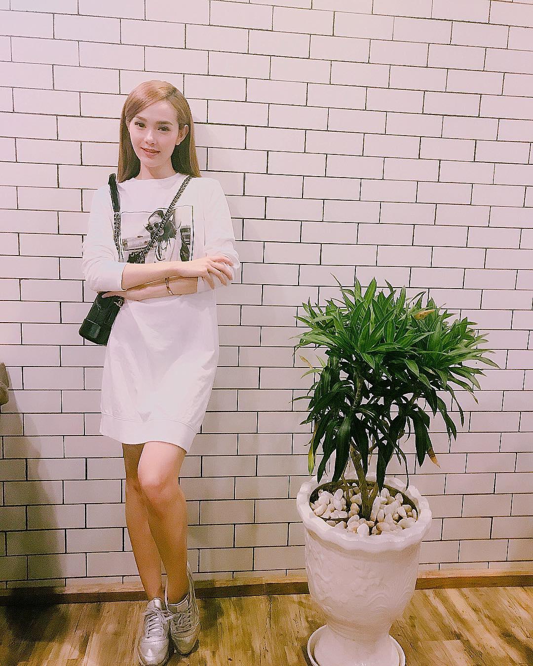 Tin sao Việt 28/10: Bất ngờ với gương mặt trút bỏ son phấn hoàn toàn của Phạm Hương-9