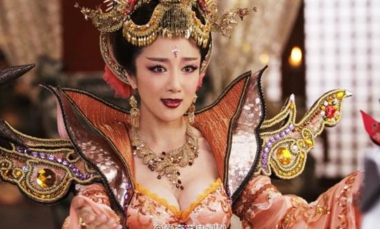 Đốt mắt với tạo hình cổ trang khoe ngực quá đà của mỹ nhân Hoa Ngữ-6