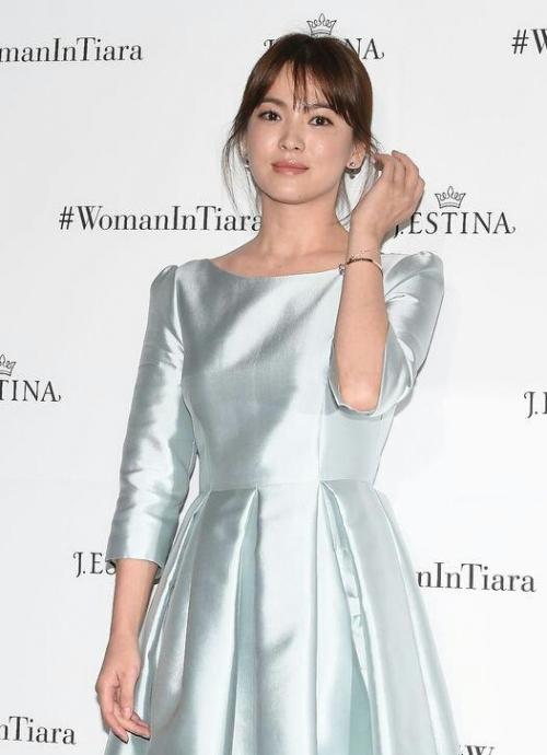 Với vóc dáng bé nhỏ, Song Hye Kyo sẽ chọn váy cưới kiểu nào để làm ‘cô dâu thế kỉ’?-2