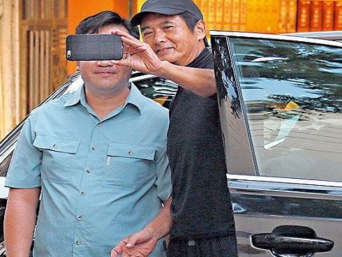 Châu Nhuận Phát bất ngờ bị đưa tin đã qua đời vì bạo bệnh dù thực tế vẫn khỏe mạnh tại nhà-4