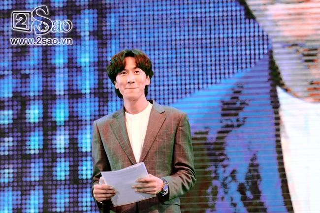 Hàng nghìn fan Việt chen lấn để được nhìn Hoàng tử Châu Á Lee Kwang Soo-2