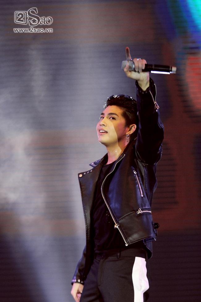 Hàng nghìn fan Việt chen lấn để được nhìn Hoàng tử Châu Á Lee Kwang Soo-9