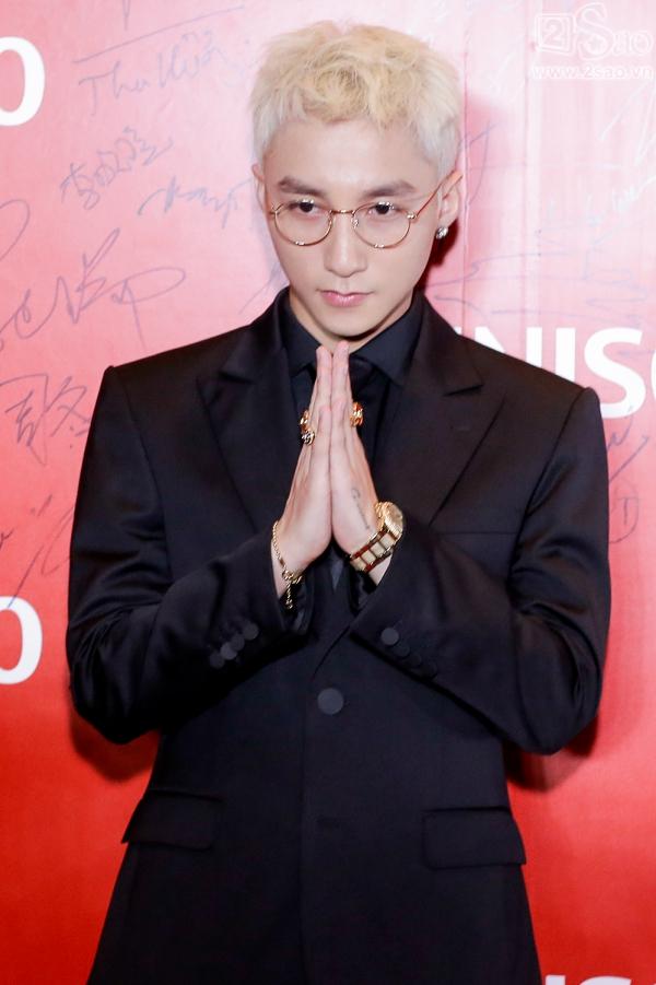 Chết mê với hình ảnh Sơn Tùng điển trai lịch lãm như doanh nhân thành đạt-8