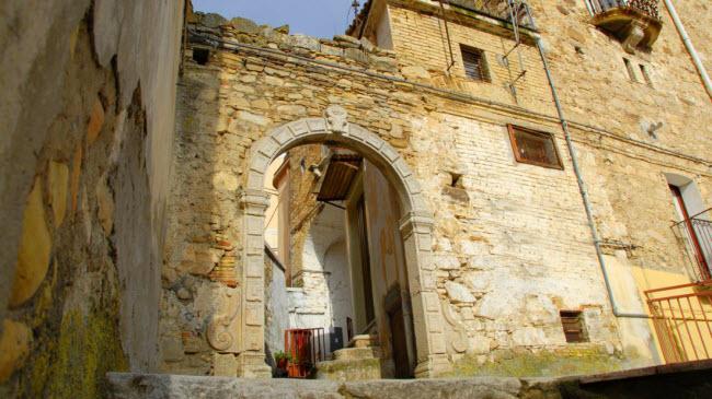 Lạ đời thị trấn thưởng tiền để mời du khách tới sống-8