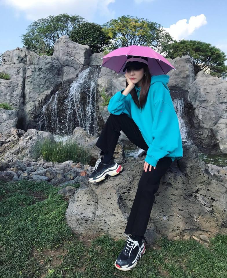 Dàn mỹ nhân Hàn lăng-xê nhiệt tình mốt vải tweed trong street style tuần này-2