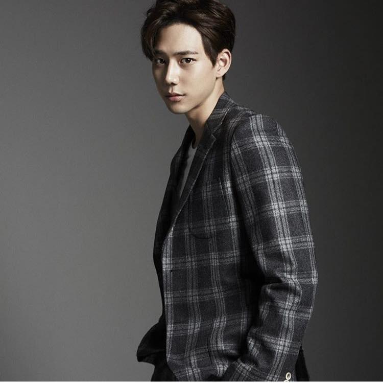 Khám phá gu thời trang của mỹ nam gây sốt trong MV Cho ta gần hơn của Chi Pu-9