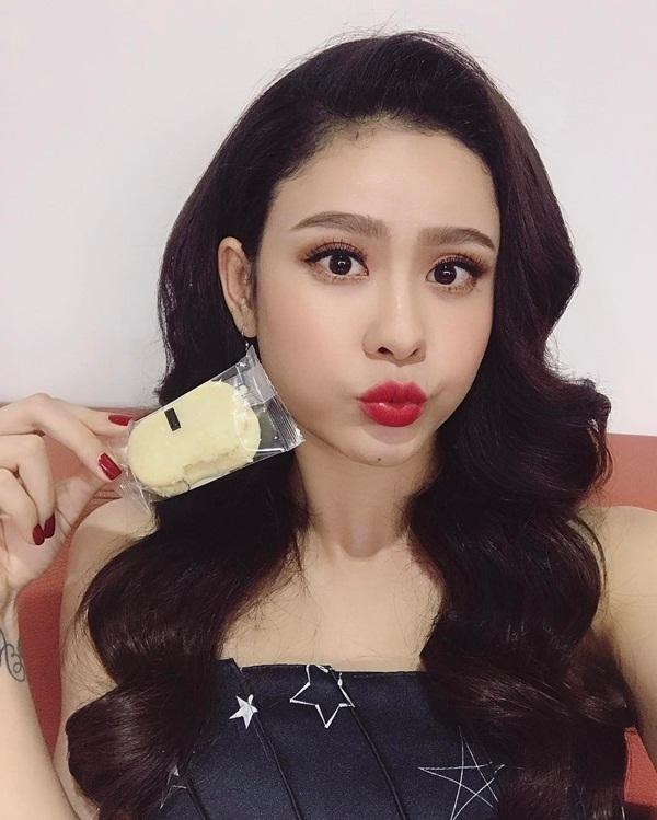 Tin sao Việt 29/10: Linh Chi tự quay clip khoe 3 vòng lả lơi giữa hồ bơi-6