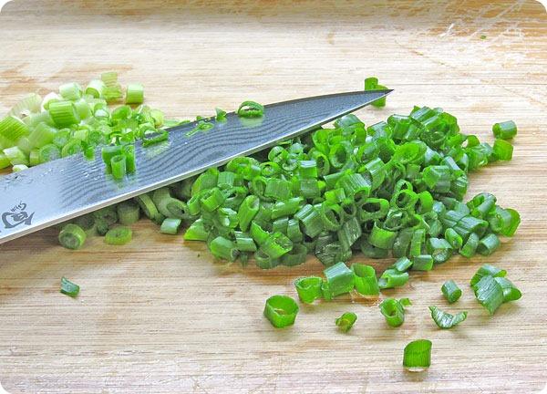 Thay vì cất cả túi hành lá vào tủ lạnh, hãy làm như thế này sẽ bảo quản được lâu hơn-2