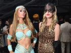 Dàn sao tưng bừng hóa trang mừng Halloween: Adam Levine giả gái, Kim hóa thành Cher siêu đẹp và sexy
