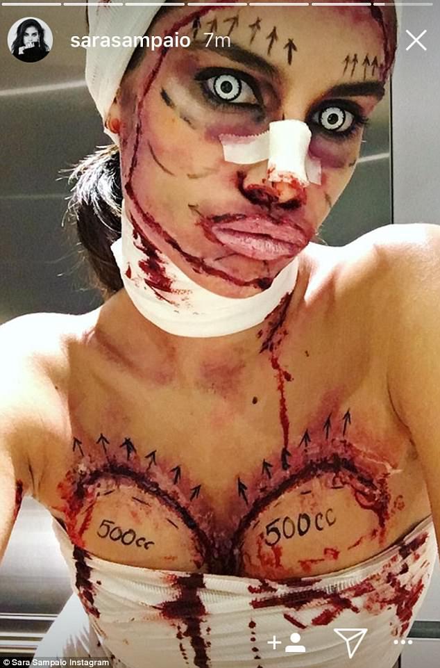 Dàn sao tưng bừng hóa trang mừng Halloween: Adam Levine giả gái, Kim hóa thành Cher siêu đẹp và sexy-14