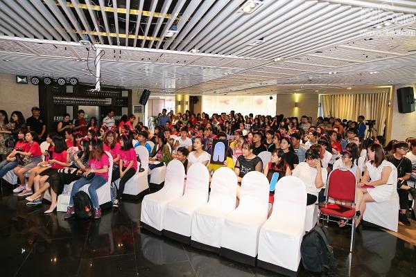 Clip mẹ Trấn Thành chia sẻ niềm tự hào khi có con dâu là Hari Won-1