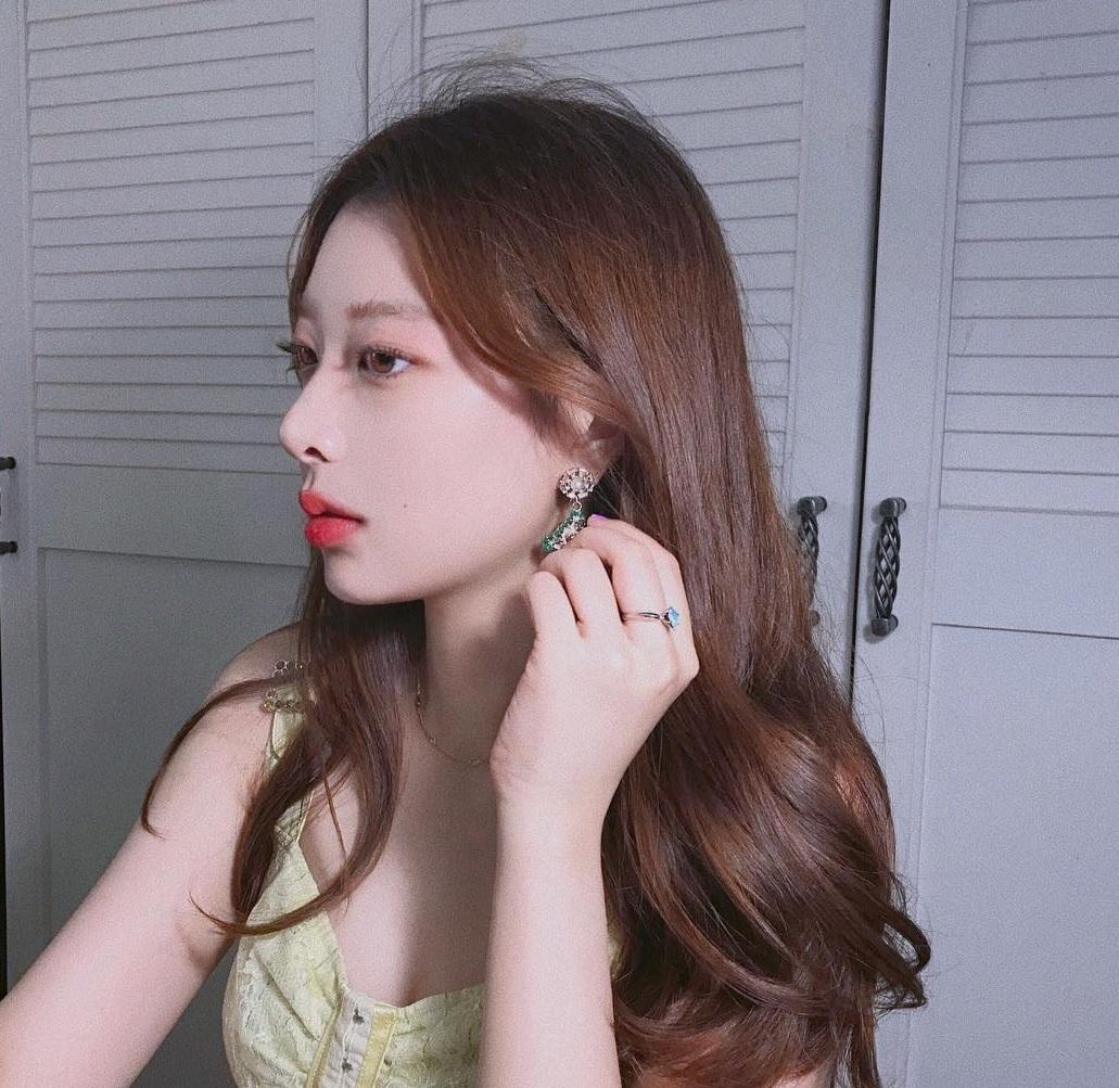 Cô gái Hàn được ví như chị em song sinh thất lạc của Sulli vì giống thần tượng đến 99%-6