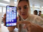 Con gái tung video trên tay iPhone X, kỹ sư Apple bị đuổi việc