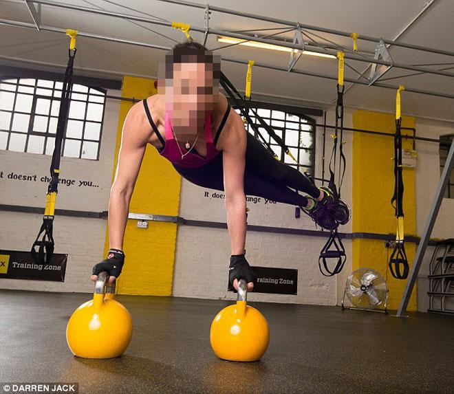 Quá khứ nhơ nhớp của siêu mẫu xứ sương mù bán dâm 15 tỷ/ngày-2