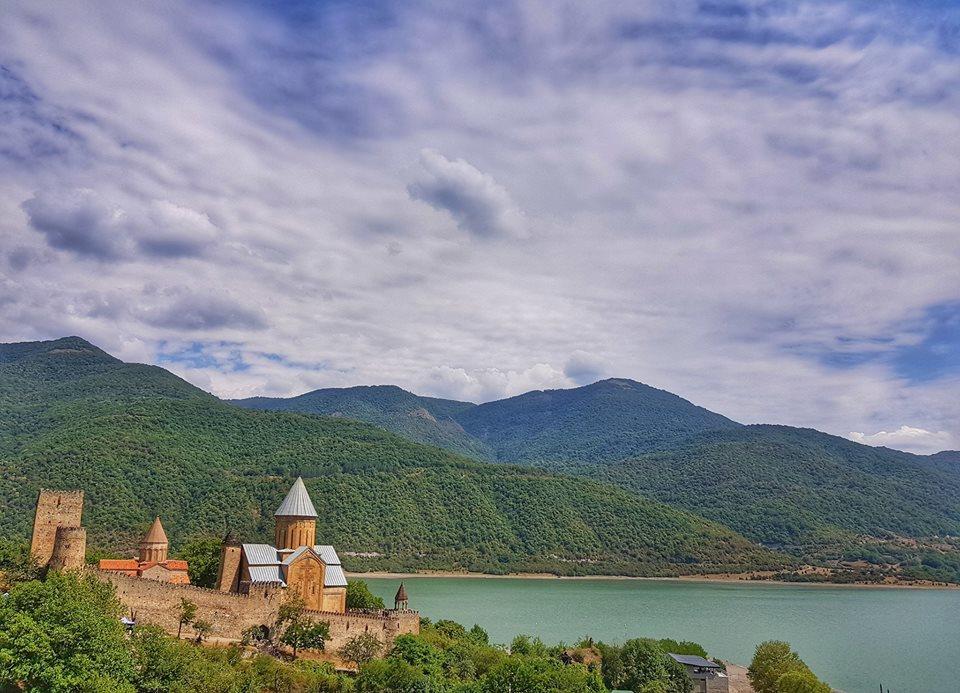 Chàng trai Tiền Giang đi xe máy từ Việt Nam đến Pháp-11