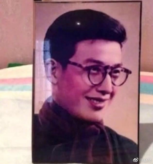 Lần đầu tiên cách cách Triệu Vy công khai ảnh chụp với cha mẹ ruột-2