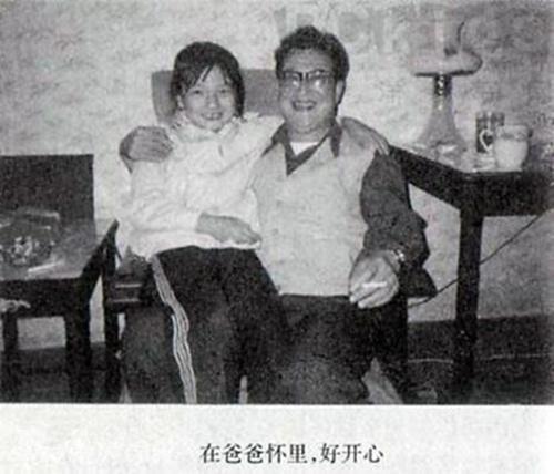 Lần đầu tiên cách cách Triệu Vy công khai ảnh chụp với cha mẹ ruột-4