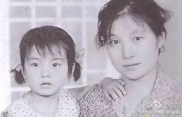 Lần đầu tiên cách cách Triệu Vy công khai ảnh chụp với cha mẹ ruột-3