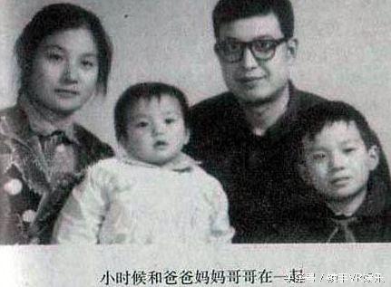 Lần đầu tiên cách cách Triệu Vy công khai ảnh chụp với cha mẹ ruột-6