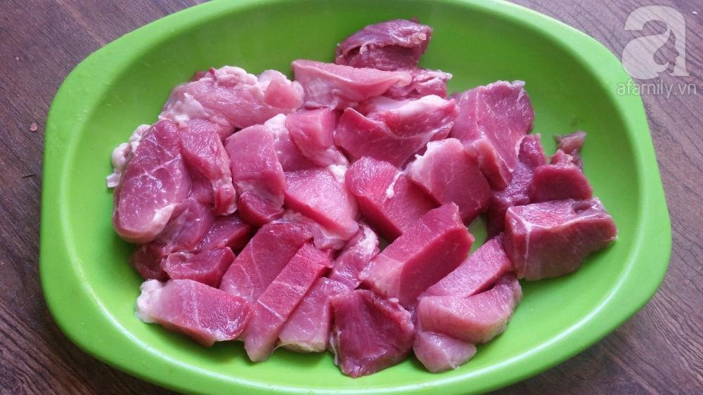 Chảy nước miếng với thịt kho dưa chua mềm ngon, ăn mãi không ngán-1