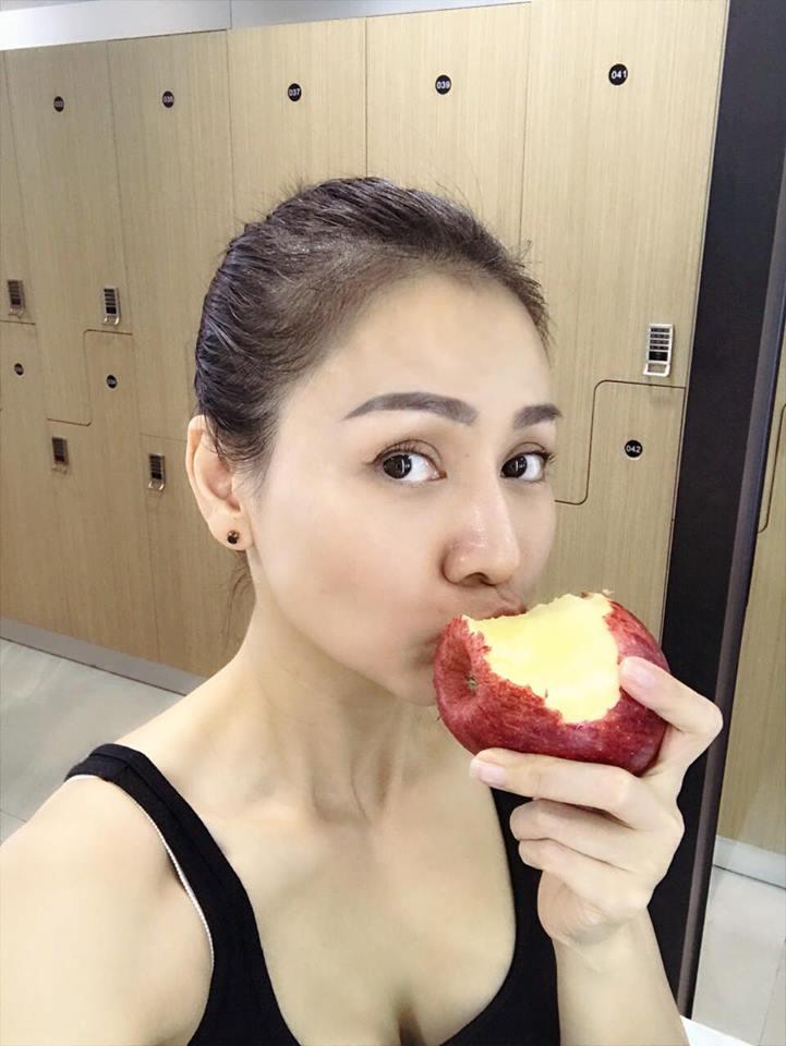 Tin sao Việt 30/10: Ngọc Trinh sung sướng khi được khen giản dị, kín đáo-5