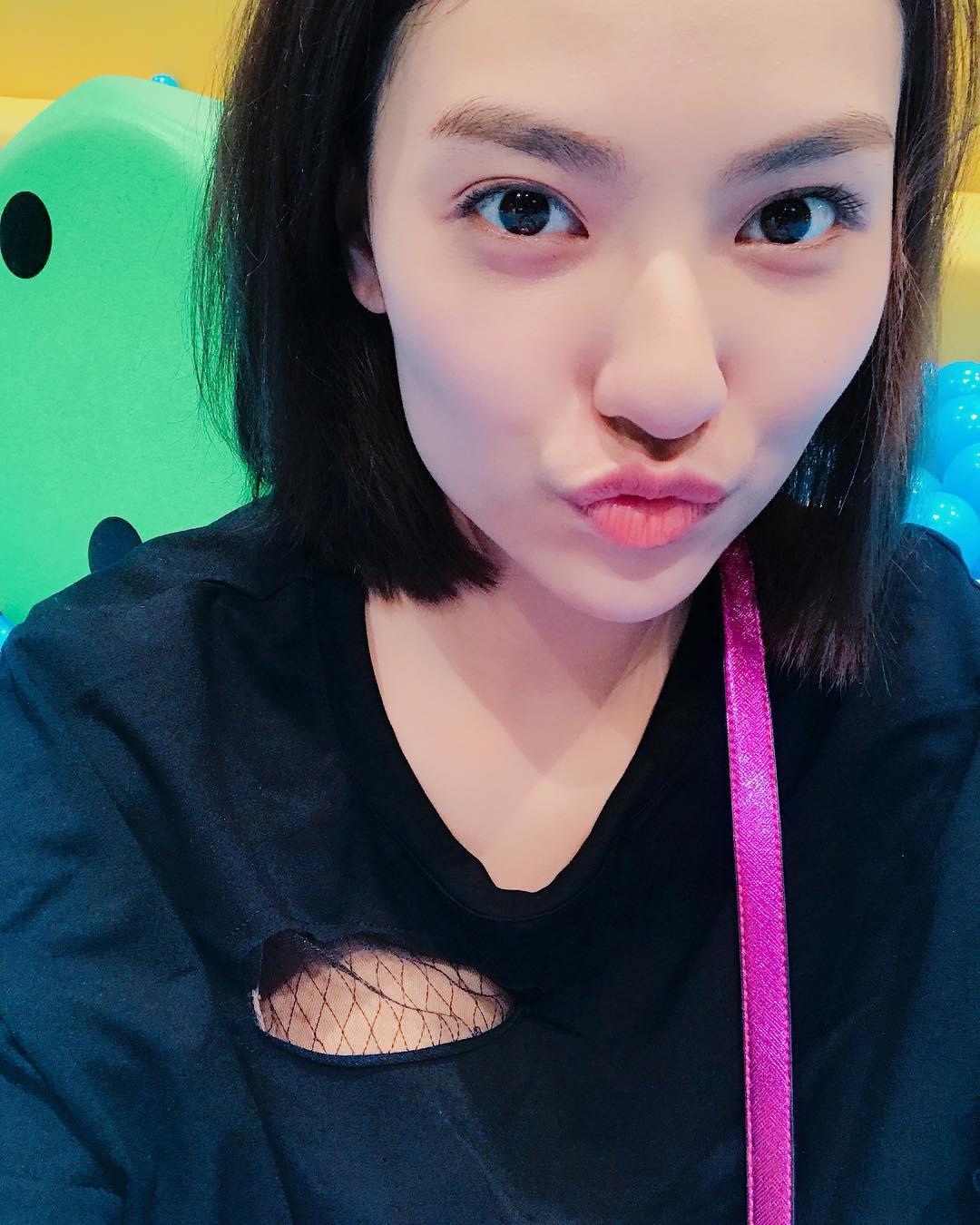 Tin sao Việt 30/10: Ngọc Trinh sung sướng khi được khen giản dị, kín đáo-11