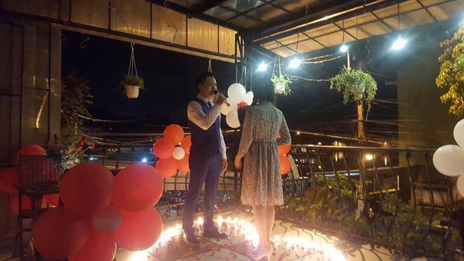 Chàng trai hút trăm nghìn lượt xem khi hát cực lãng mạn để cầu hôn bạn gái-3