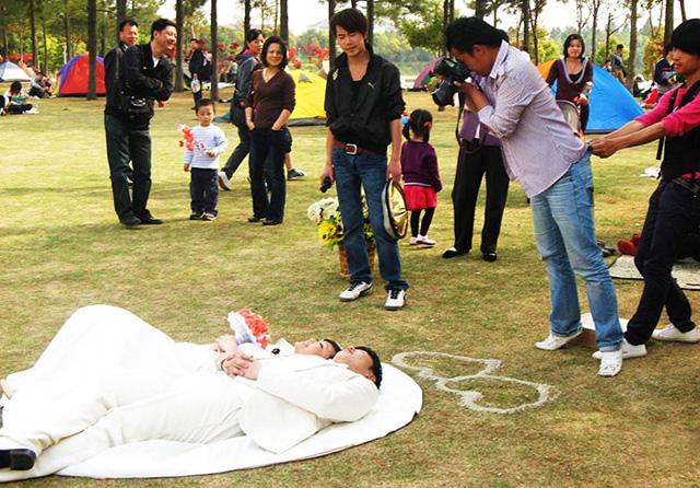 Cười té ghế với hậu trường ảnh cưới của những nhiếp ảnh gia có tâm nhất hệ mặt trời-5