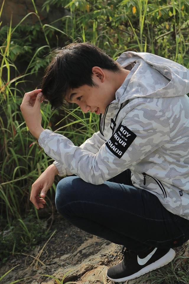 Cậu bạn được mệnh danh nam thần thịt sườn với clip quay lén khi đang ăn cực đáng yêu-3