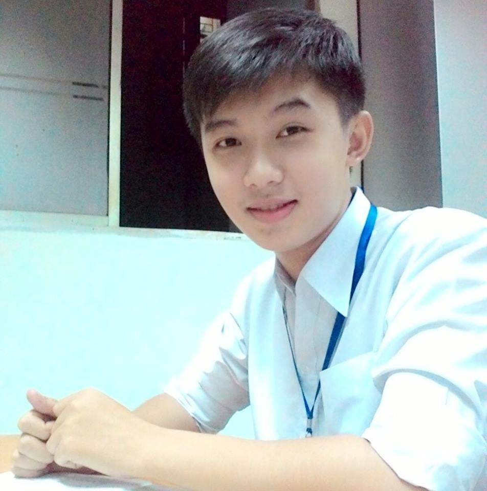 Cậu bạn được mệnh danh nam thần thịt sườn với clip quay lén khi đang ăn cực đáng yêu-4