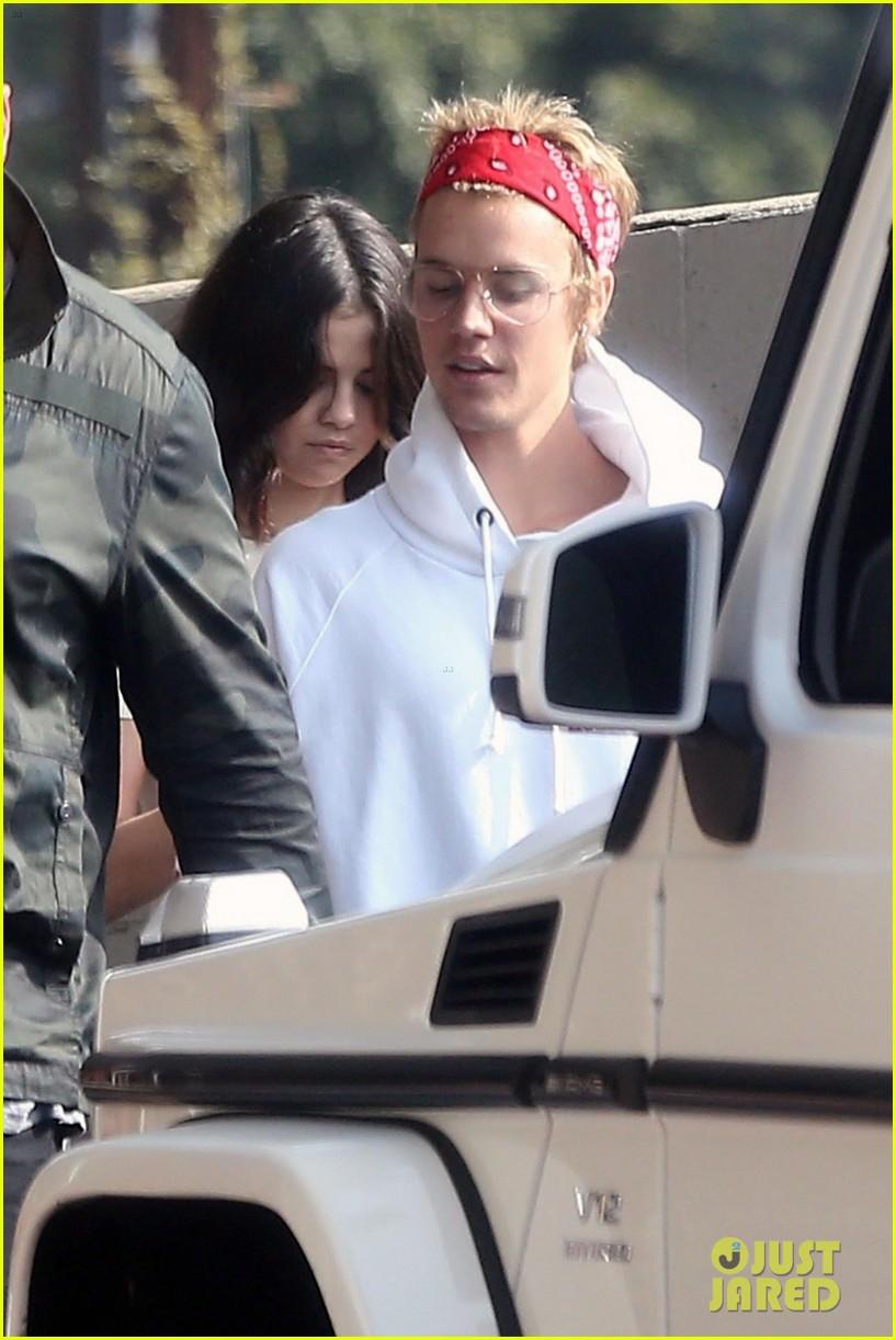 The Weeknd chính thức chia tay Selena Gomez sau loạt ảnh bạn gái thân thiết bên Justin Bieber-2