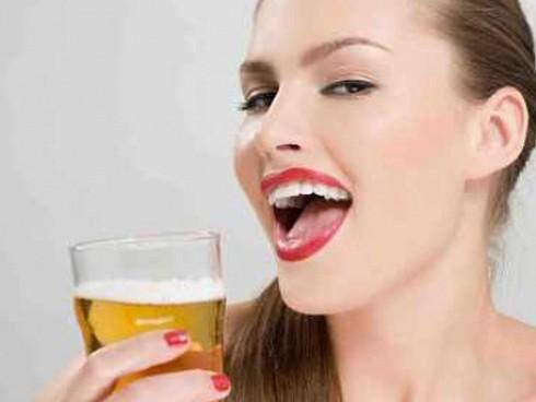 Công thức làm đẹp da từ bia mà không cần thoa kem-1
