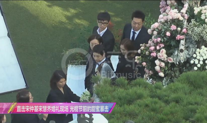 Song Joong Ki và Song Hye Kyo xuất hiện tại lễ đường-6