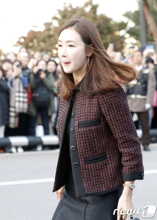 Choi Ji Woo, Kim Jong Kook vội vã di chuyển vào lễ đường-1