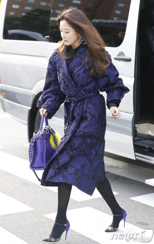 Kim Hee Sun xuất hiện lộng lẫy, xinh đẹp-1