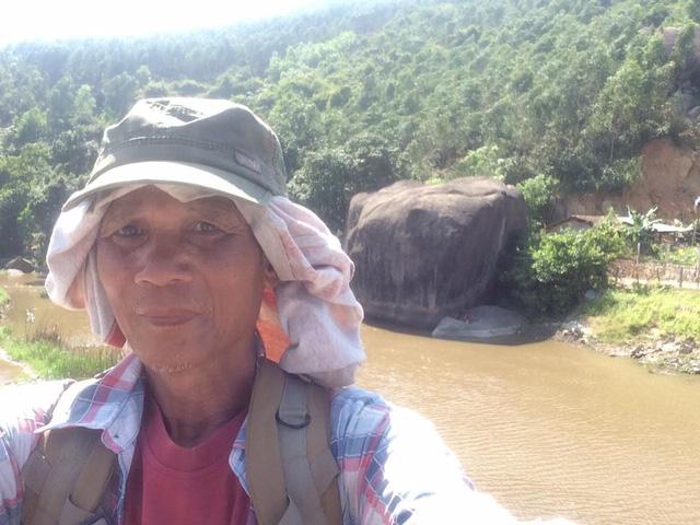 Phát sốt với hành trình 76 ngày đi bộ xuyên Việt của ông cụ 65 tuổi-3