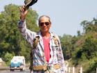 Phát 'sốt' với hành trình 76 ngày đi bộ xuyên Việt của ông cụ 65 tuổi