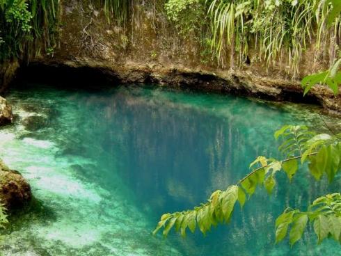 Bí mật ẩn chứa bên trong dòng sông không nguồn có màu xanh lạ kỳ