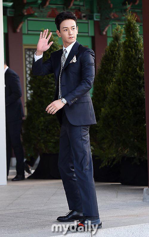 Biên kịch Hậu duệ mặt trời cũng có mặt-3