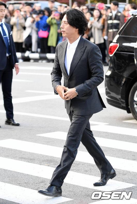 Biên kịch Hậu duệ mặt trời cũng có mặt-4