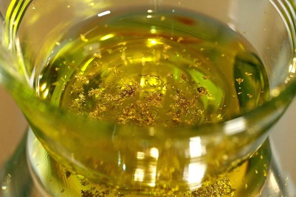 Thưởng thức bánh mỳ kẹp đắt nhất thế giới: Được bọc vàng 23K để hoàn thiện vẻ đẹp hoàng gia-1