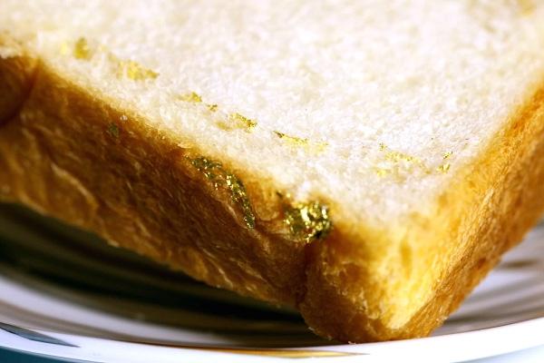 Thưởng thức bánh mỳ kẹp đắt nhất thế giới: Được bọc vàng 23K để hoàn thiện vẻ đẹp hoàng gia-3