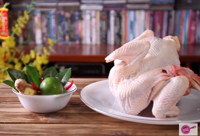 Mẹo luộc gà ngon bất bại đến đầu bếp xịn cũng phải gật đầu-1