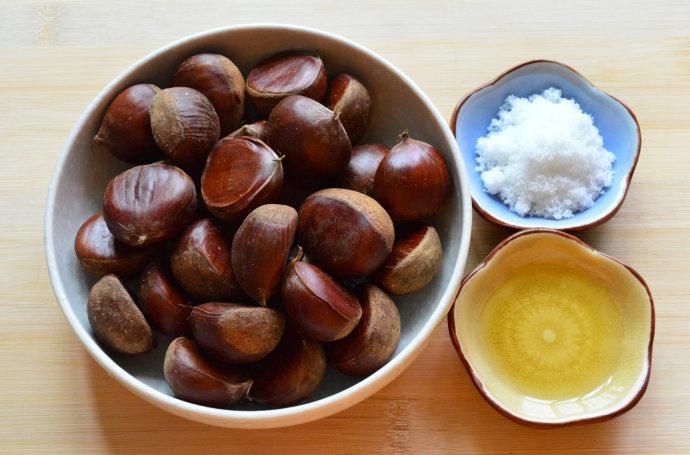 Mùa đông lạnh mà có hạt dẻ nướng nóng hổi ngọt bùi ăn là số một!-1