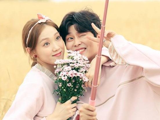 Khi nàng say giấc: Ảnh hậu trường cực đáng yêu của Lee Jong Suk và Suzy-15